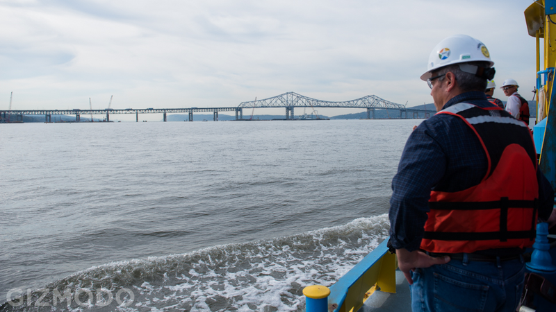 Illustration for article titled I Lift NY: Meet the Floating Super-Crane Building the Tappan Zee Bridge